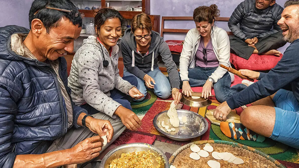Community tourism cooking class with local family
