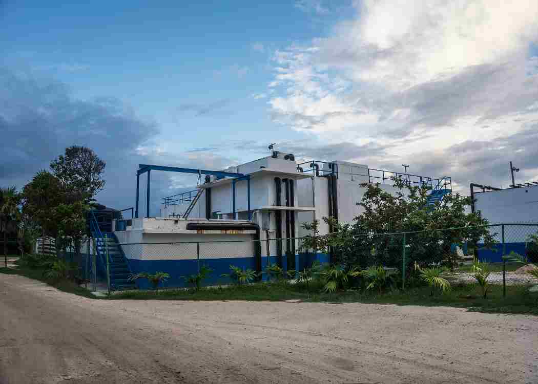 The wastewater treatment plant in Roatán, Honduras provides households with a way to process their wastewater that does not harm the reef